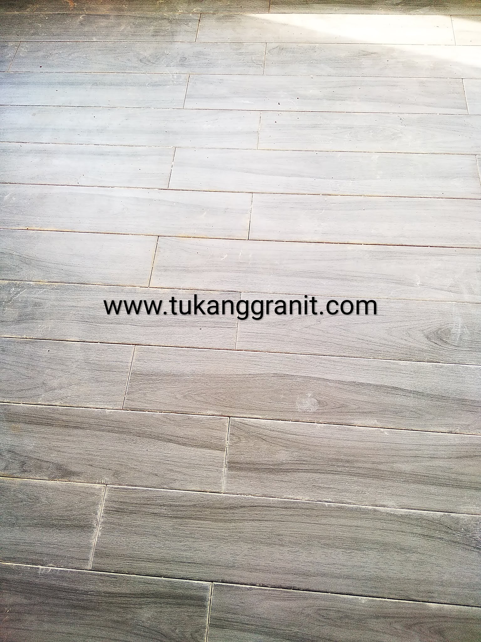 Review Granit Motif Kayu Merk Best Wood Ukuran 15 x 80 Cm Tukang Granit