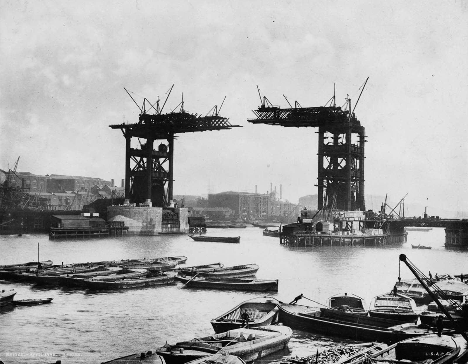 tower bridge construction old photographs