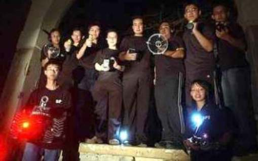 Singapore-Paranormal-Investigators-SPI-members-use-high-tech-gadgets.jpg