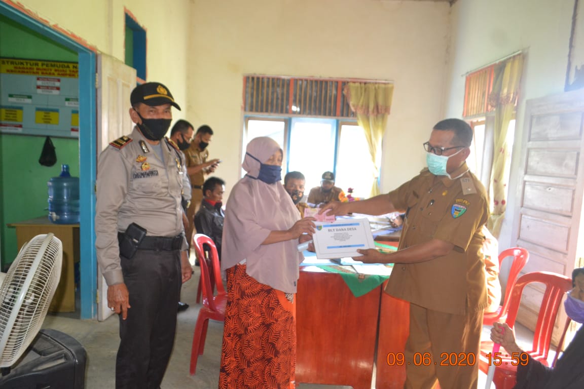 Wali Nagari Bukit Buai Bustami 92 Kk Terdampak Covid 19 Kembali Terima Blt Dd Tahap Dua Media Terobos