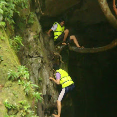 LOMPAT DARI RANTING dan MASUK KEDALAM GOA