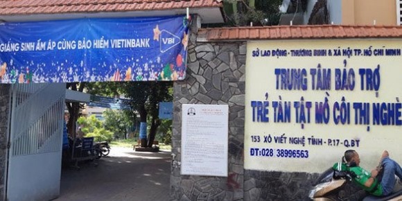 Ăn tiền từ thiện cho trẻ tàn tật, mồ côi, còn gì để nói!