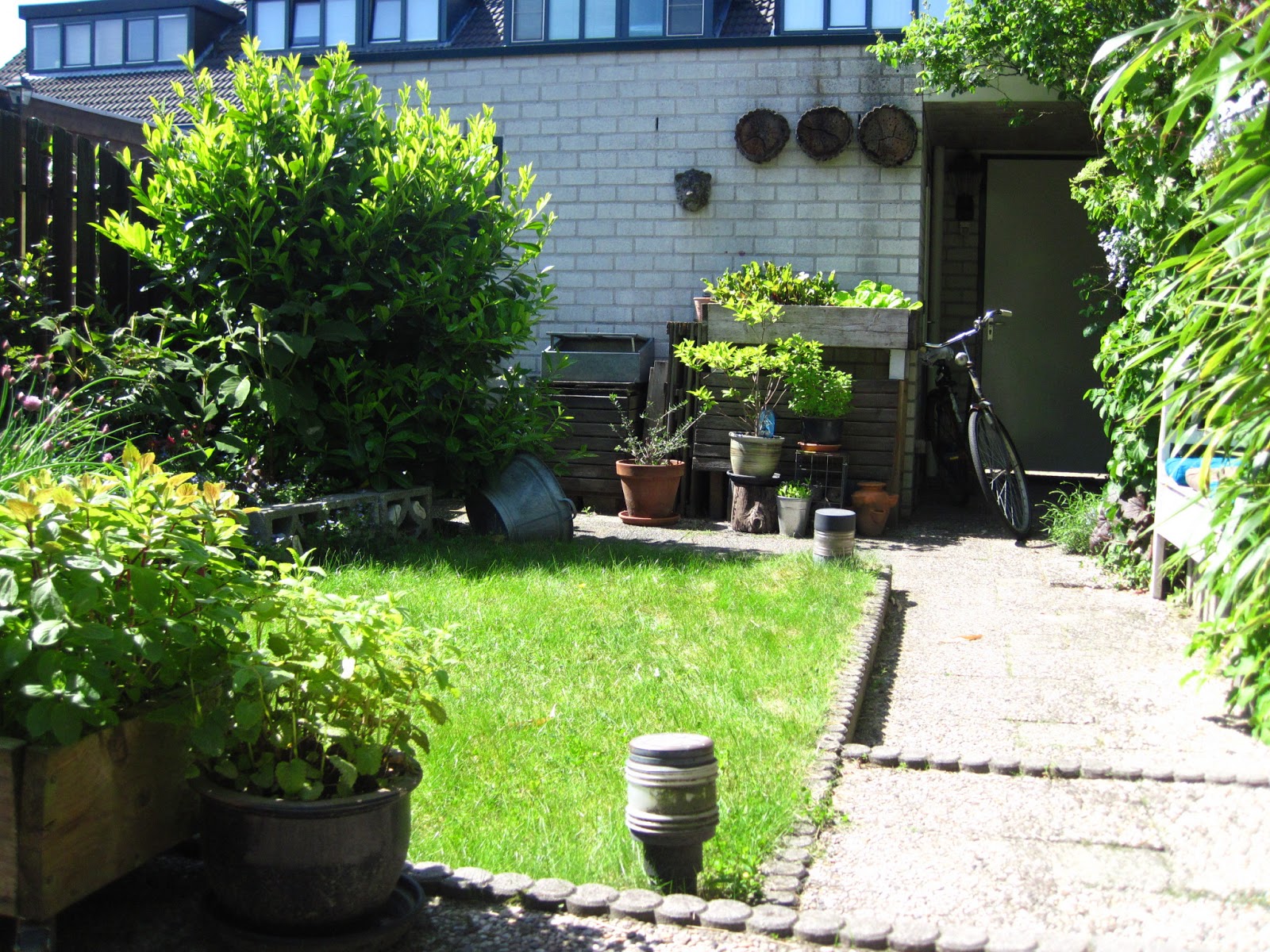 TE KOOP Eengezinswoning in Amersfoort HOE DRAAIT DE ZON IN DE TUIN