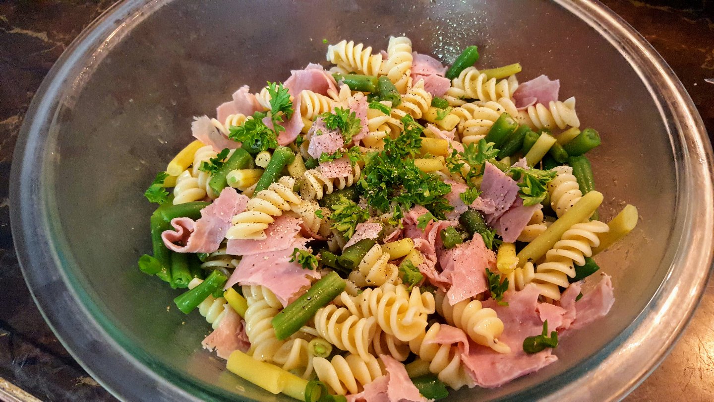 Rain's Kitchen and Garden! Green and Yellow Bean Pasta Salad