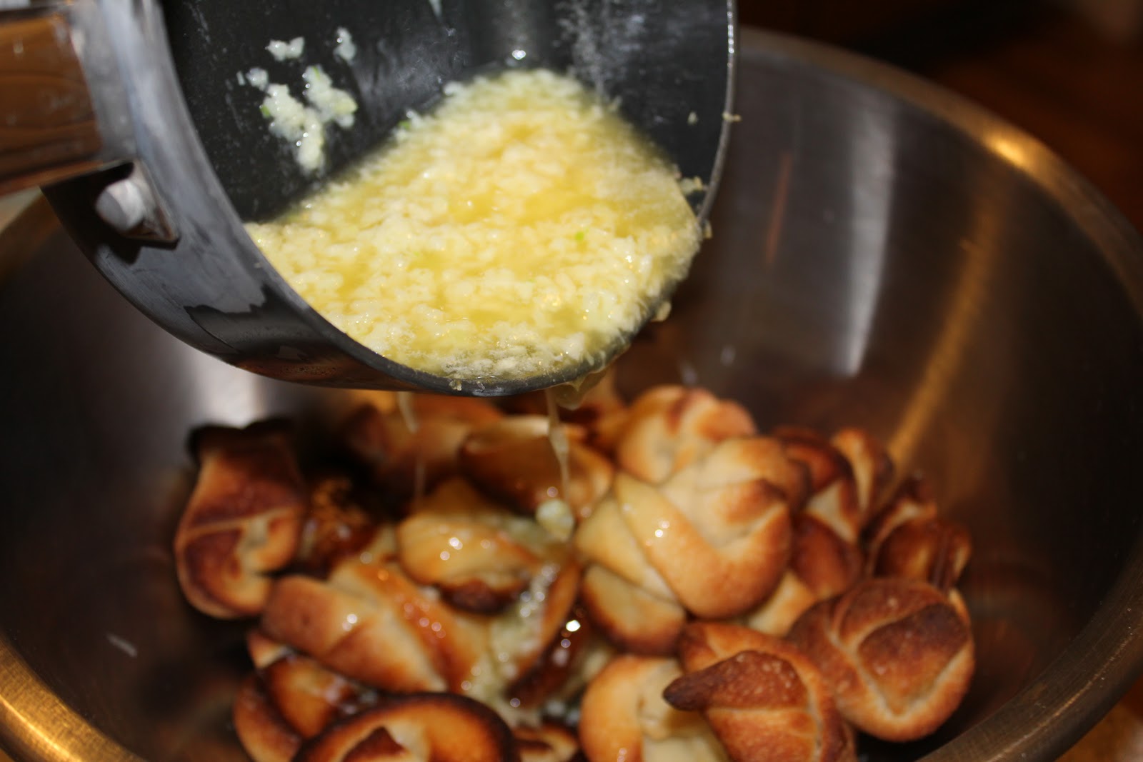 Hoodwinked in Houston Easy Garlic Knots