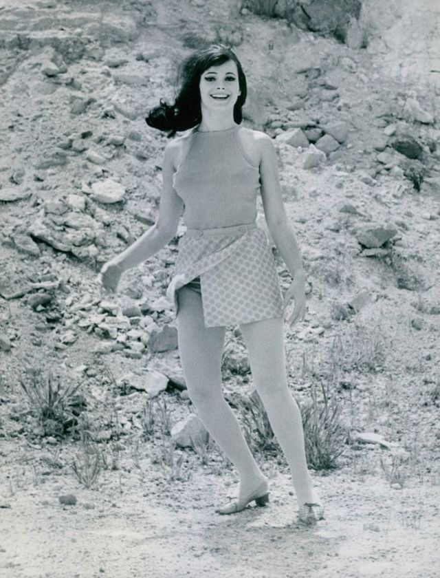 35 Glamorous Photos of Israeli Actress Gila Golan in the 1960s ...