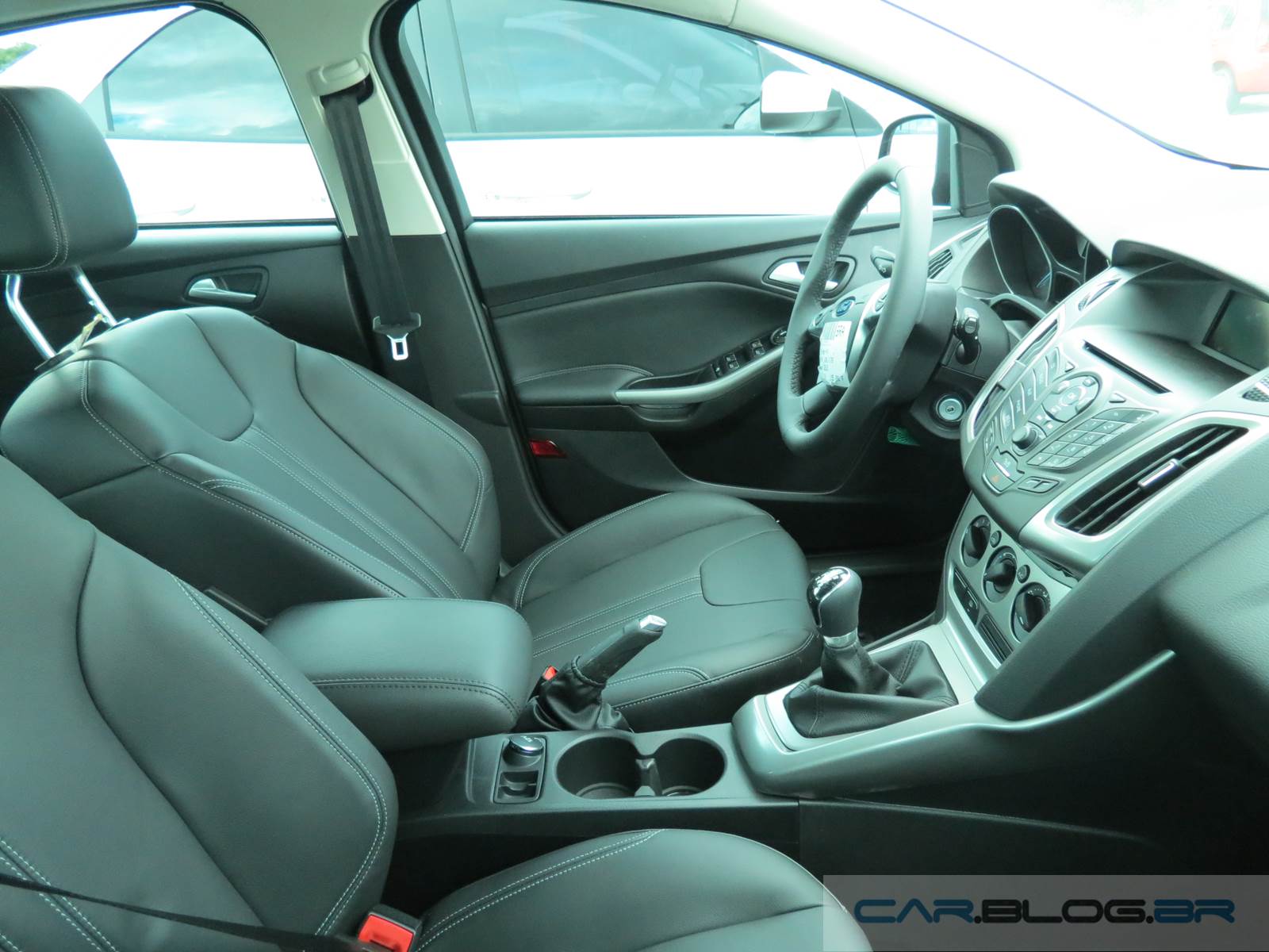 Focus Hatch SE 1.6 MT 2015 preço, consumo e ficha técnica