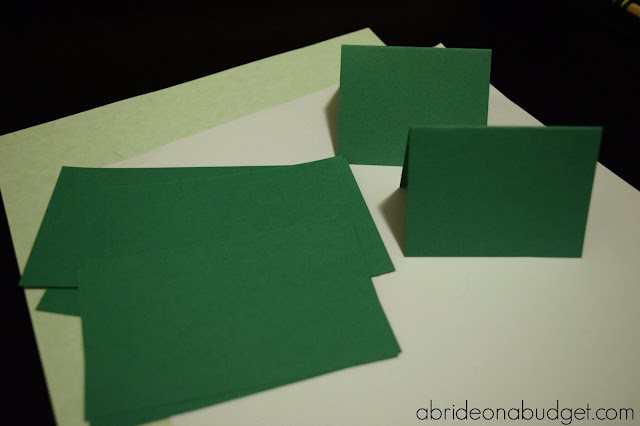 Planning a golf-themed wedding? Or maybe just one at a golf course? Make these SUPER cute DIY golf green escort cards. There's even a free printable for them at www.abrideonabudget.com.