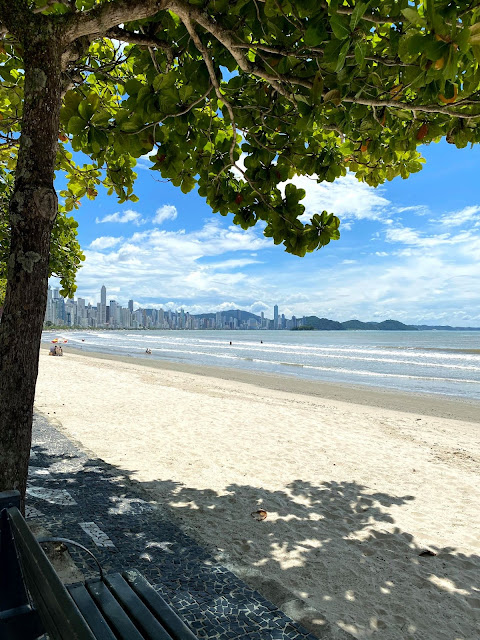 Balneário Camboriú, Praia de Laranjeiras e Trilha Pico da Pedra em Santa Catarina