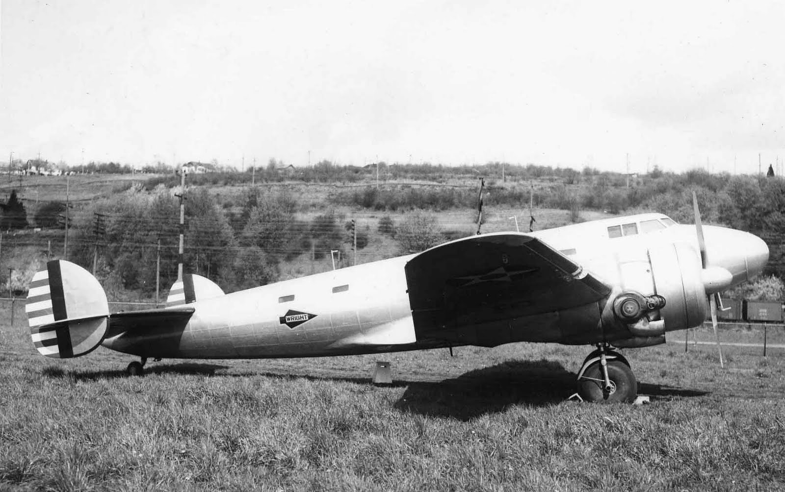 nhungdoicanh Lockheed XC35