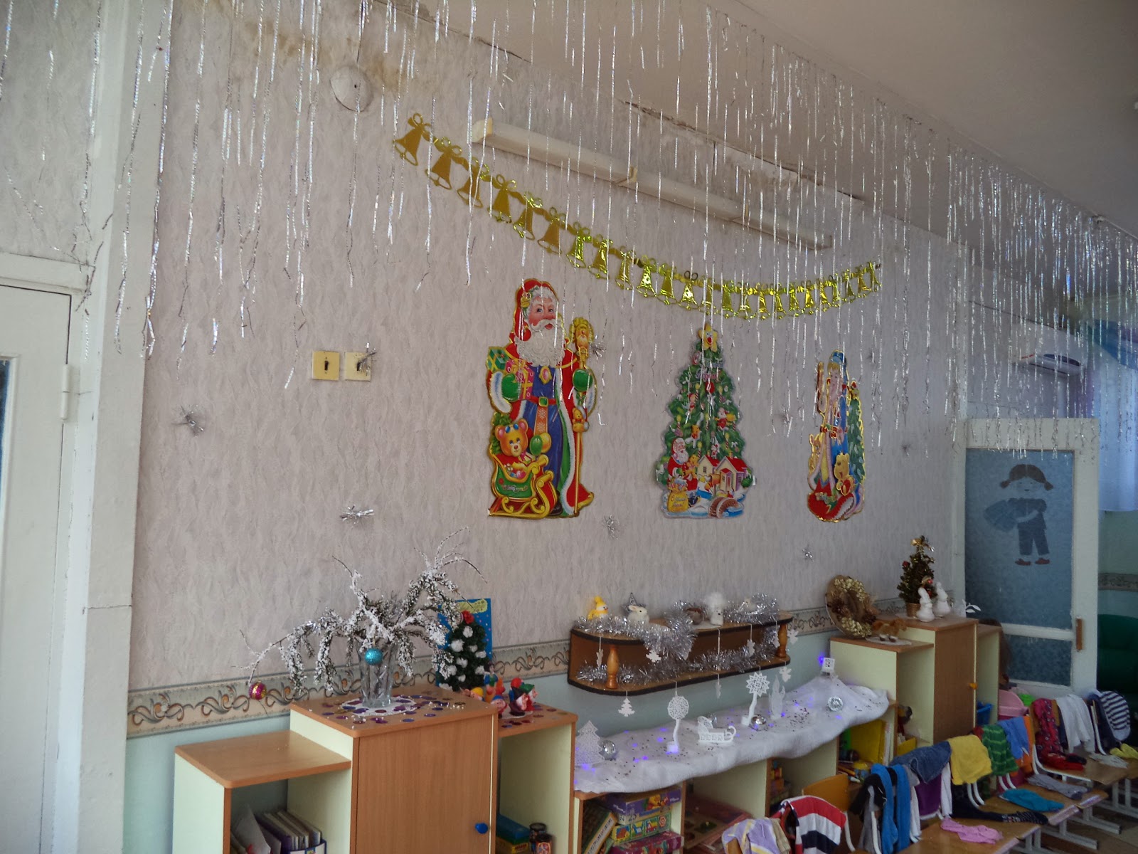 Украшение группы в детском саду к новому году дождиком