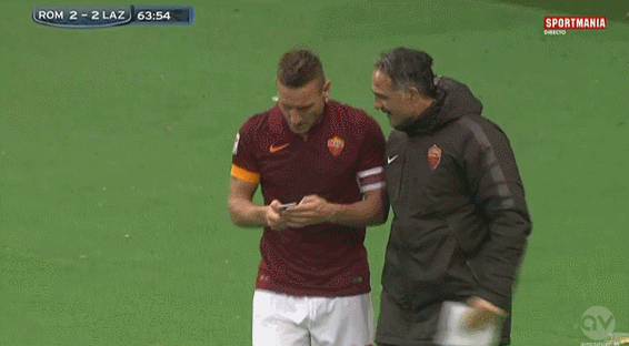 토티 셀카 세레모니.gif | 인스티즈