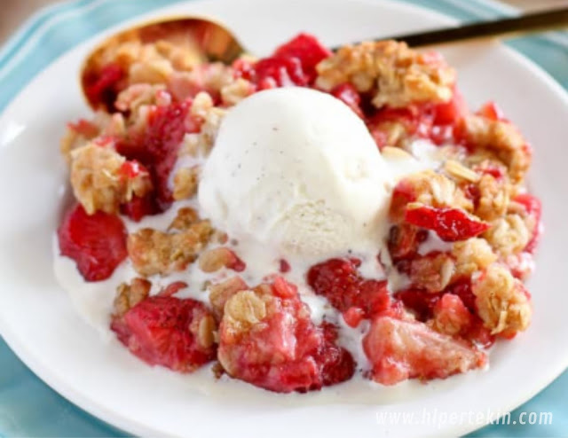 EASY STRAWBERRY CRISP