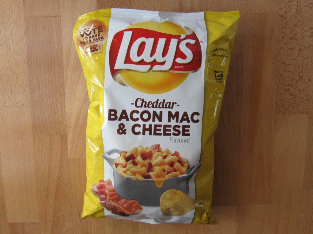Review Lay's Cheddar Bacon Mac & Cheese Potato Chips
