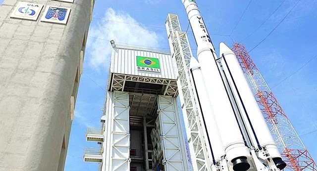 Câmara aprova acordo com EUA para uso da Base de Lançamentos de Alcântara O plenário da Câmara aprovou na noite desta terça-feira o acordo entre o Brasil e os Estados Unidos sobre o uso da Base de Lançamentos de Alcântara assinado em março deste ano.