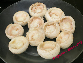  Chips de tupinambo, champiñones rellenos y cebollitas confitadas rellenas. 