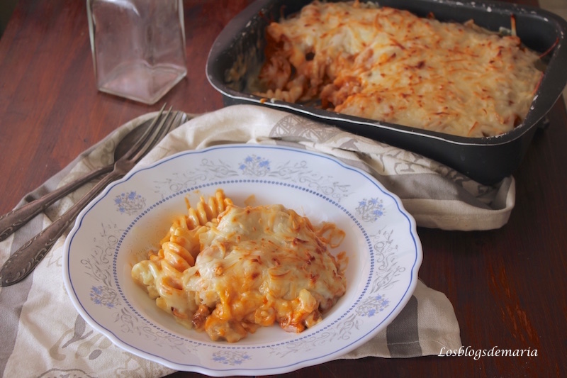 Fusilloni gratinados con bechamel de curry