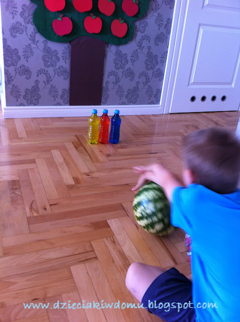 arbuzowe kręgle - zabawa ruchowa dla dzieci