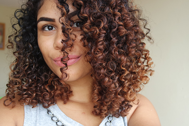 Hoje, eu vim mostrar pra vocês como fiz meu ombré hair no meu cabelinho cacheado