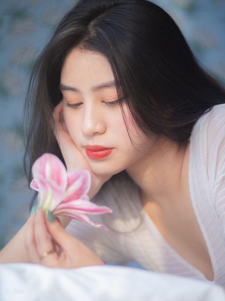 Gallery - Vietnamese model Yen Nguyen - Fragile purple flowers - P7