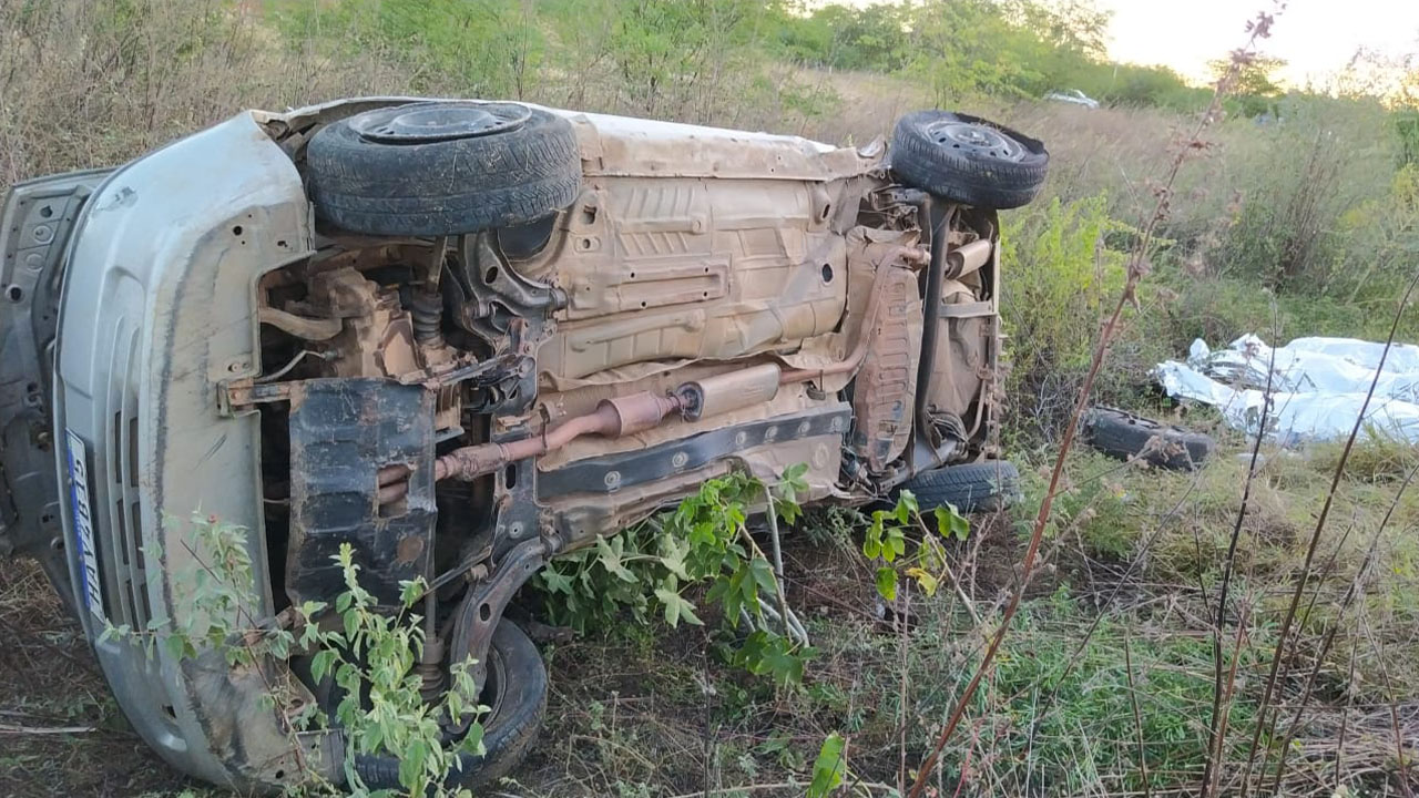 Colisão entre trem e carro deixa três pessoas da mesma família mortas em Serra Talhada