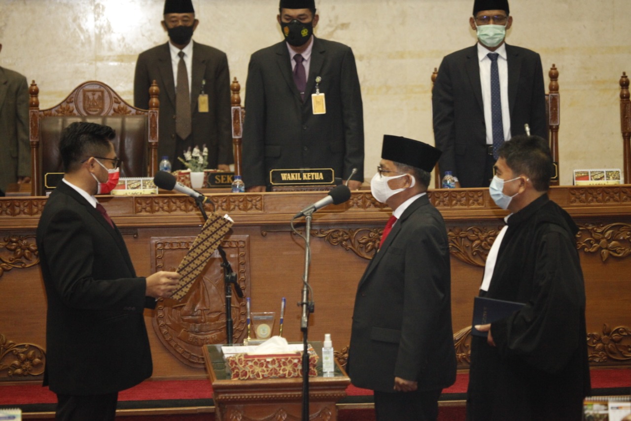 Capt Luther Dikukuhkan Menjadi Anggota DPRD Batam Menggantikan Iman Sutiawan Capt Luther Dikukuhkan Menjadi Anggota DPRD Batam Menggantikan Iman Sutiawan