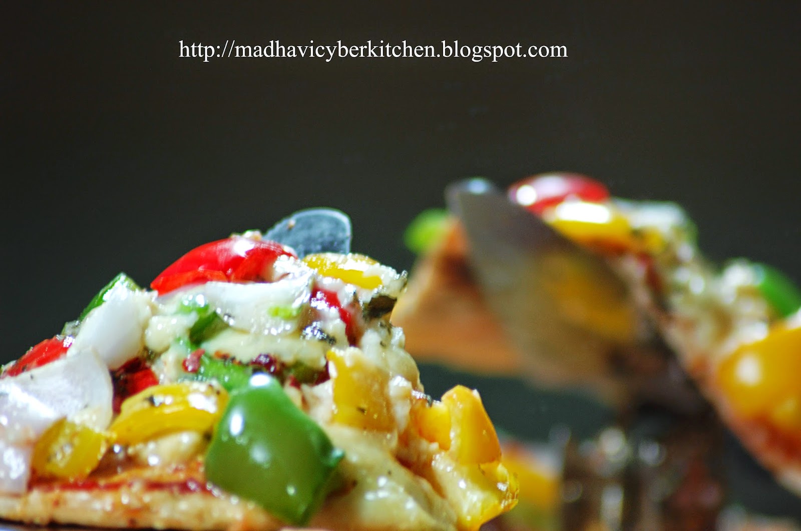 Madhavi's Cyber Kitchen: Pita Bread Pizza