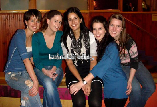 Katrina Kaif seven Sister, Katrina Kaif family,7 Sisters: Katrina Kaif Family, 7 Sister Pics