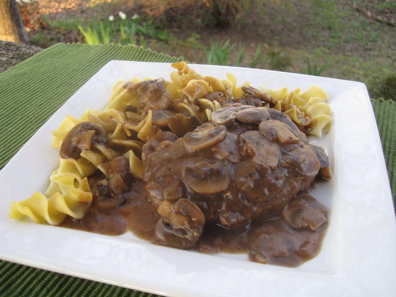 Lynda's Recipe Box: Salisbury Steak with Mushroom Gravy