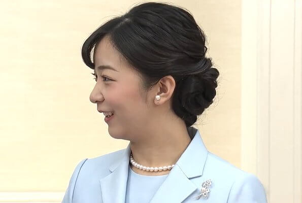 Emperor Naruhito, Empress Masako, Princess Aiko, Emperor Akihito, Empress Michiko, Crown Princess Kiko, Princess Mako, Princess Kako