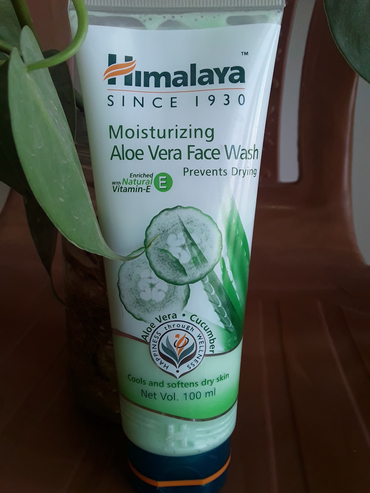 Review Himalaya Herbals Moisturizing Aloe Vera Face Wash GoWomaniya