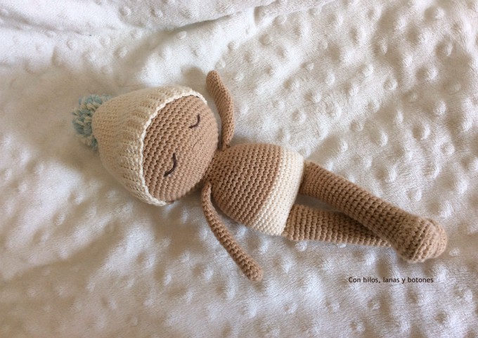 Con hilos, lanas y botones: Rubén amigurumi (patrón de La Crochetería)