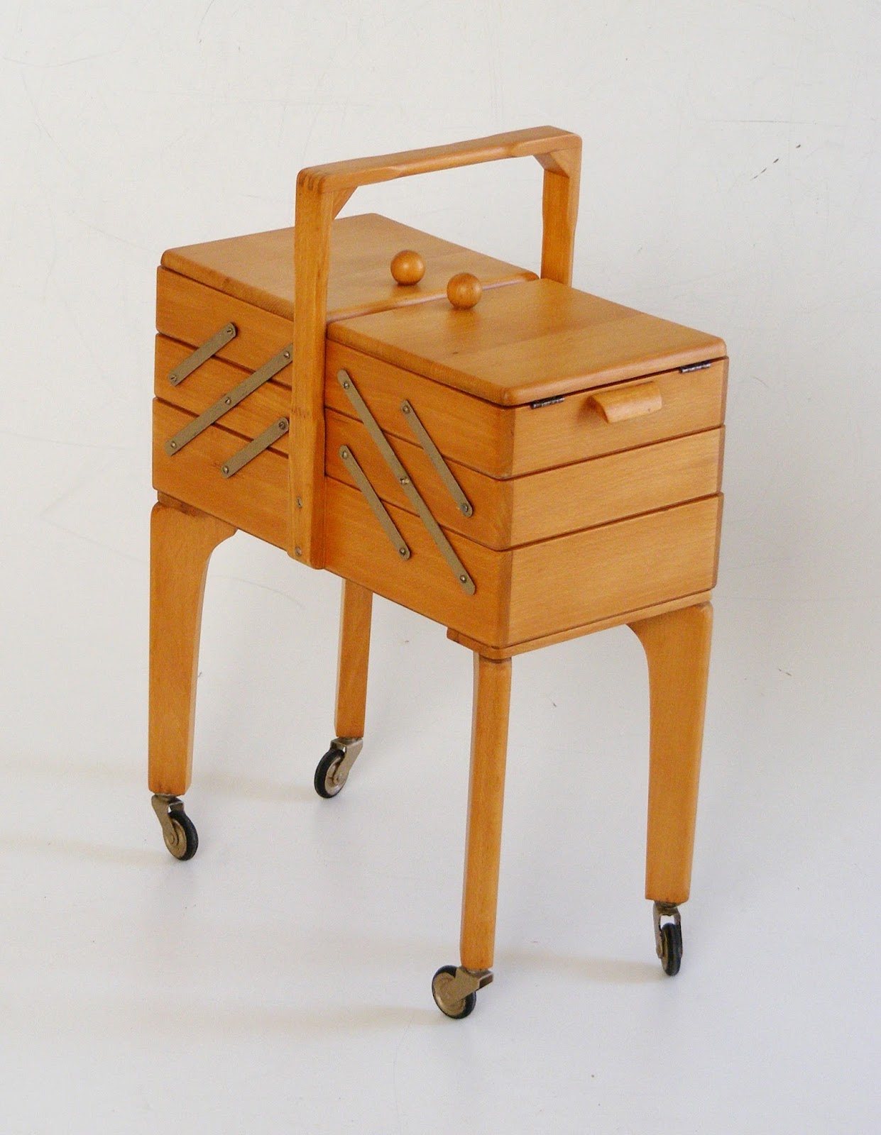 VAMP FURNITURE Vintage concertina sewing box at Vamp_08 December 2017