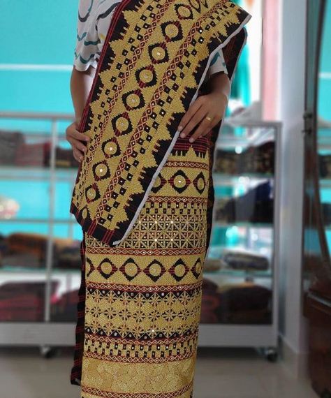 Kain Tradisional Khas Lampung Kain Tapis Kain Kawai Dan Lawai Kurung Aneka Budaya Indonesia