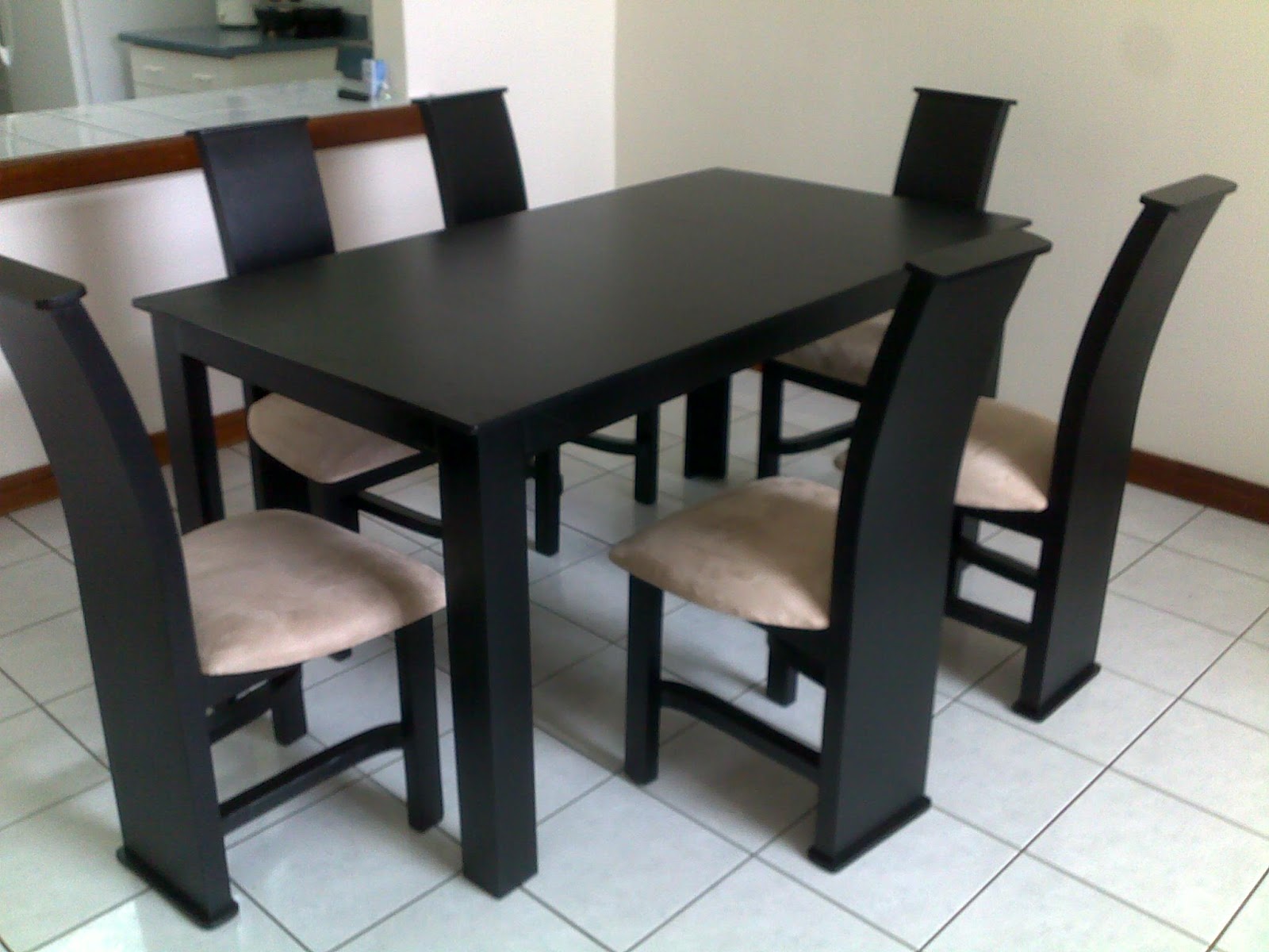 Muebles Figo: Comedor seis sillas negro madera de pino chileno