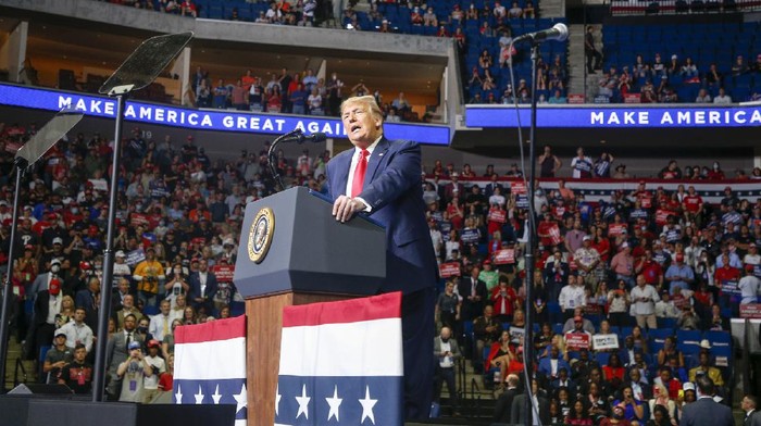 Kampanye Trump Minim Peserta dan Tak Singgung George Floyd Kampanye Trump Minim Peserta dan Tak Singgung George Floyd