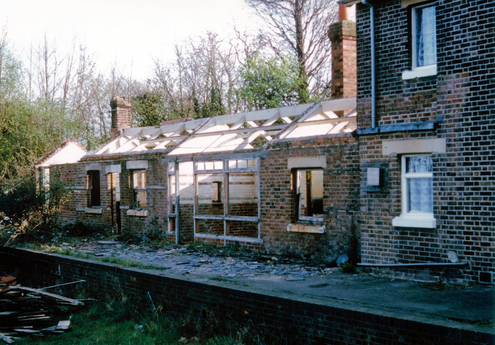 Demolishing Brockhurst booking office