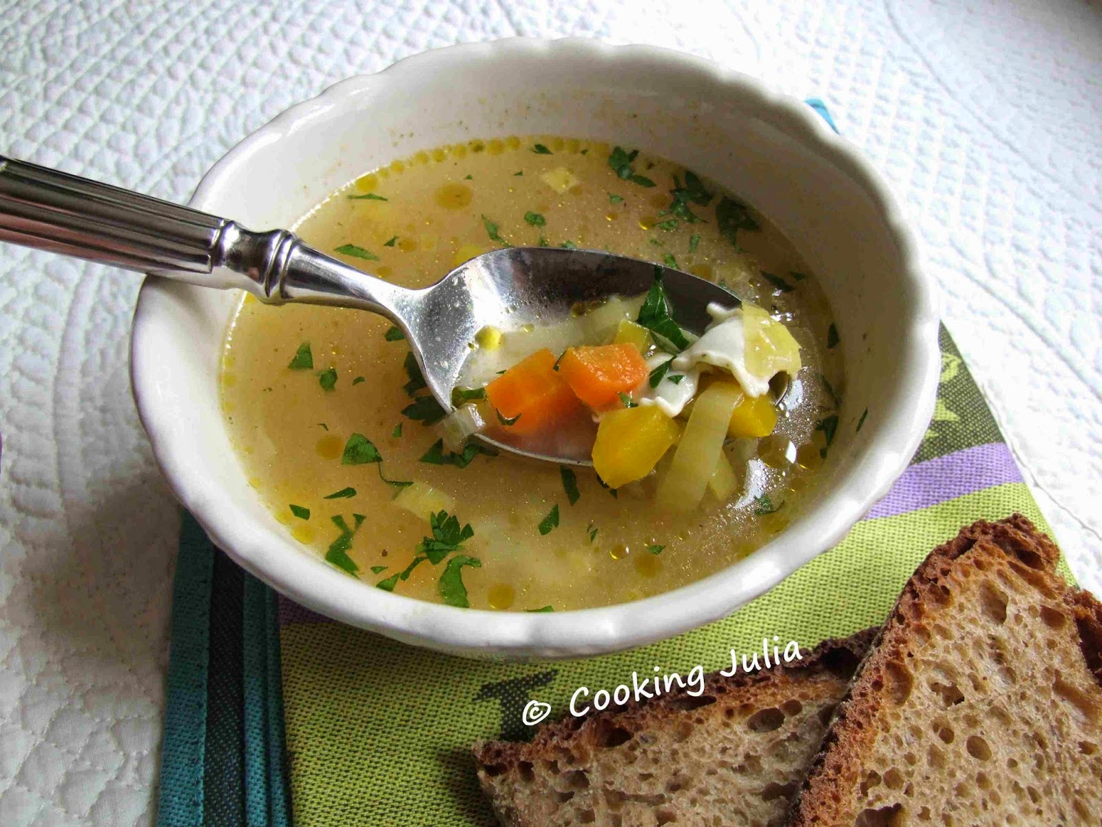 COOKING JULIA BOUILLON DE LÉGUMES AUX RAVIOLES