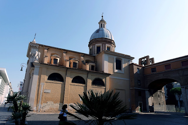 Rome, Voyage, Tridente,  Trinité-des-Monts, blog, paysage, Barcaccia, fontaine, Roma, piazza, place, palmier, piazza del popolo, vlog, roadtrip, 