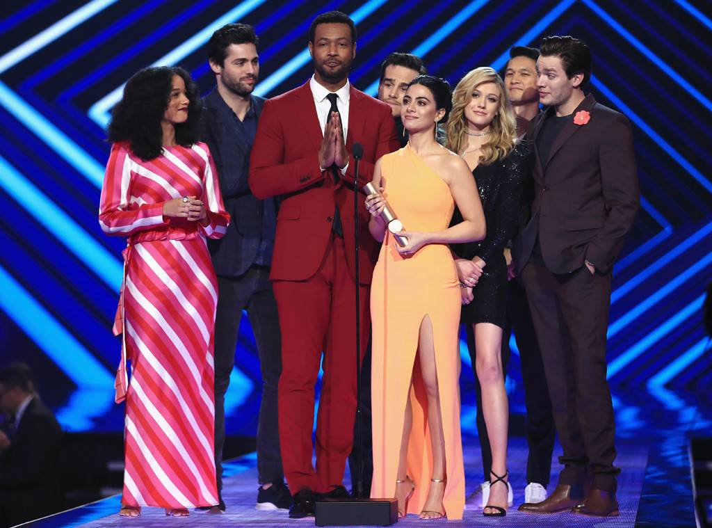 Tv With Thinus Netflix S Cancelled Shadowhunters Wins Big At 2018 E People S Choice Awards Including Most Bingeworthy Show And Tv Show Of The Year