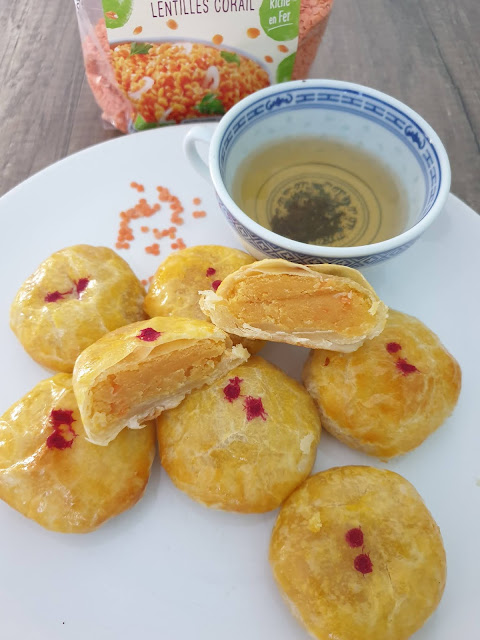 Petits gâteaux vietnamiens fourrés aux lentilles corail "Bánh pía đậu xanh"; Petits gâteaux vietnamiens fourrés aux lentilles corail "Bánh pía đậu xanh"