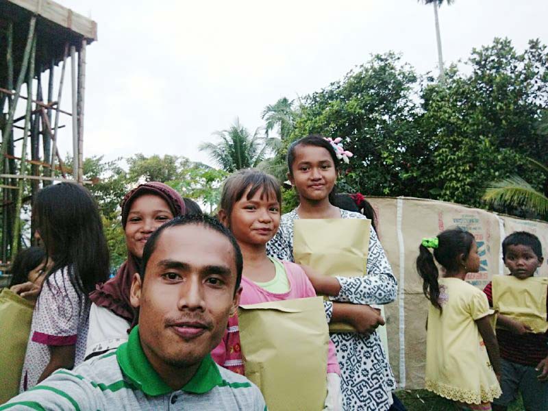 Anak korban gempa aceh pidie jaya