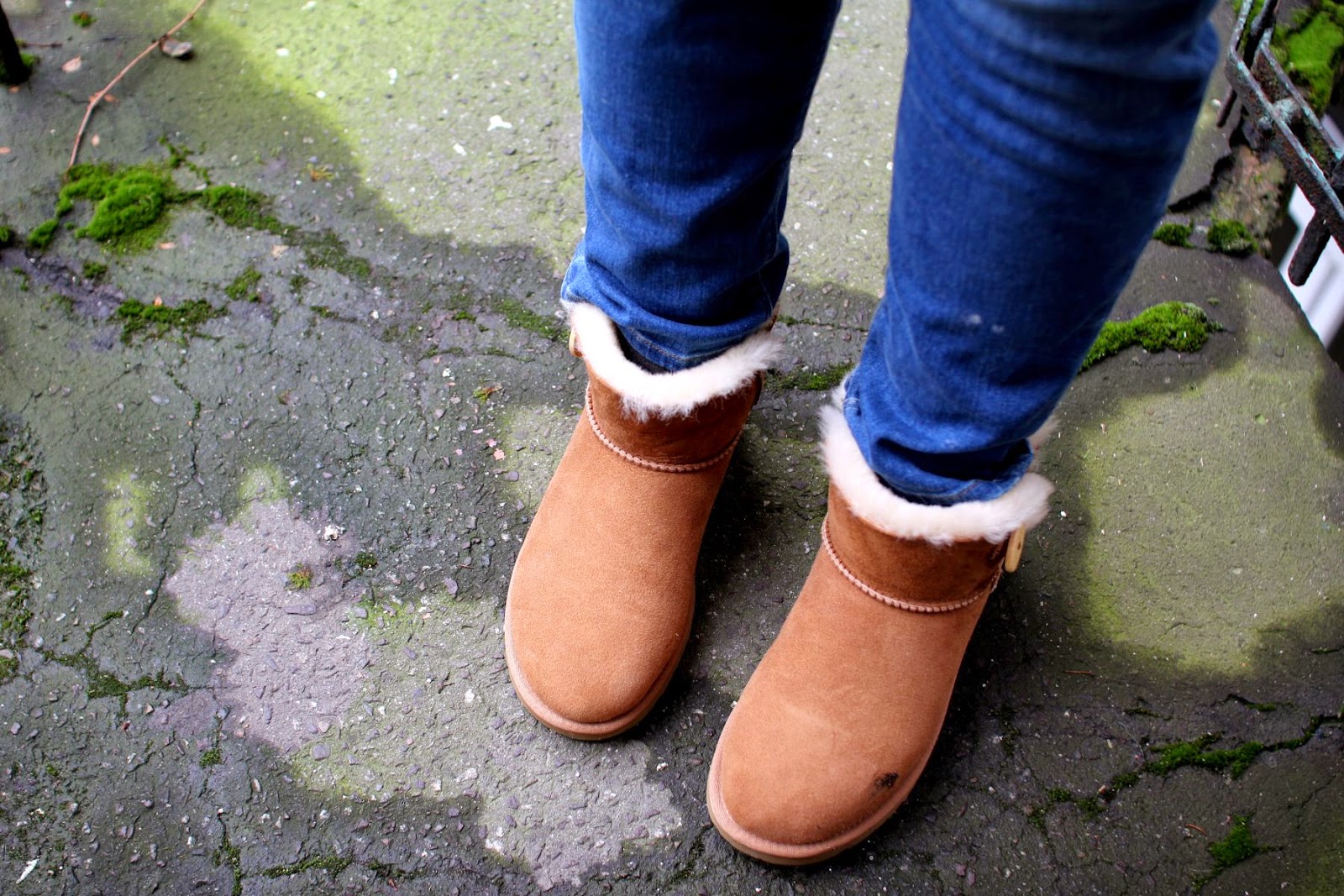 CASUAL OUTFIT WITH UGG AUSTRALIA BAILEY BUTTON MINI