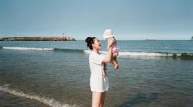 談起照顧寶寶，蔡詩芸表示無論餵母乳、長大後斷奶，努力維持她的母乳體質是最重要的事(圖片來源 Dizzy Dizzo Instagram)
