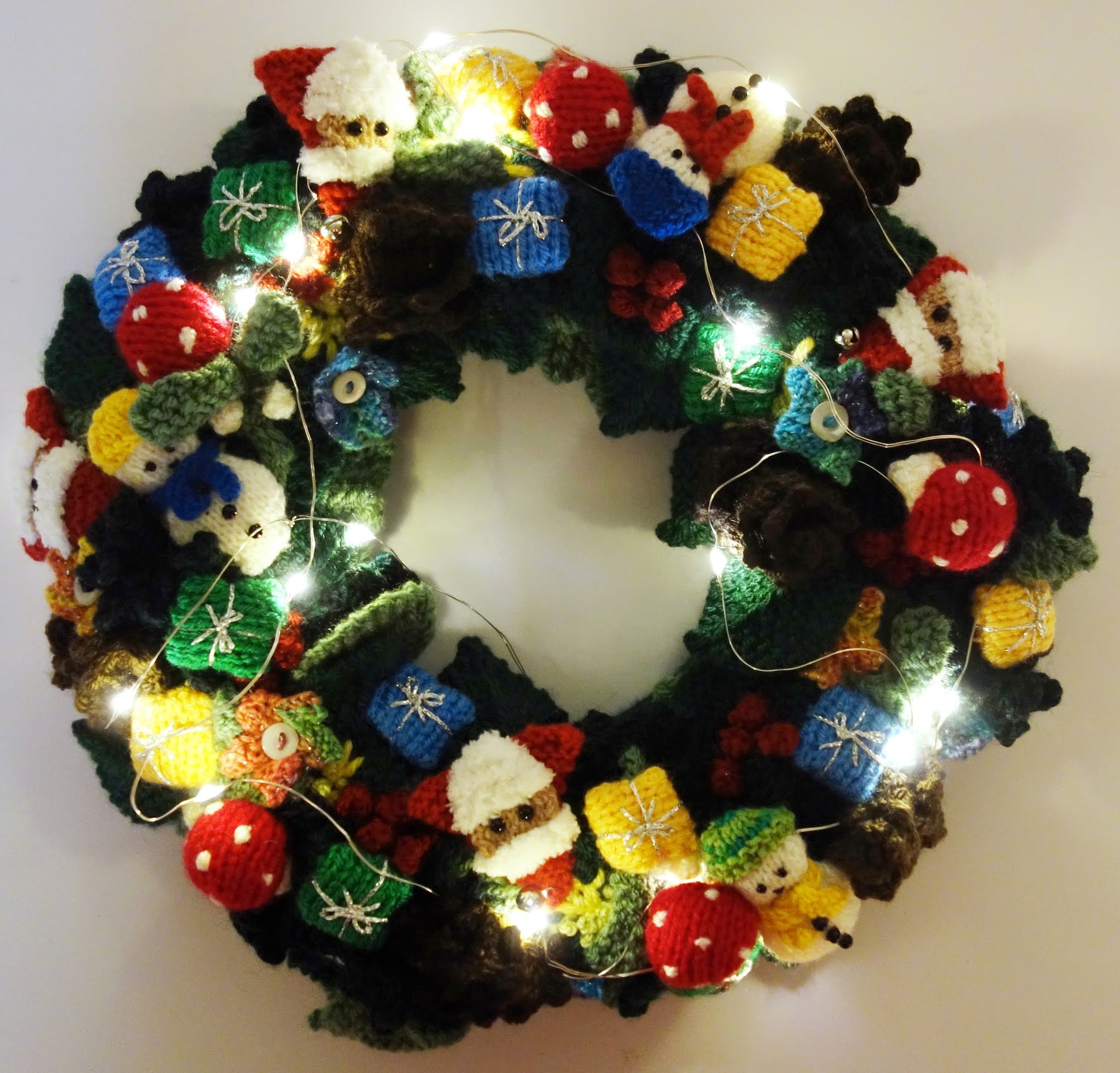 Frankie's Knitted Stuff Christmas Wreath