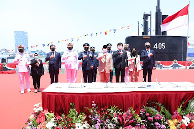 Panglima TNI Hadiri Serah Terima Kapal Selam KRI Alugoro-405