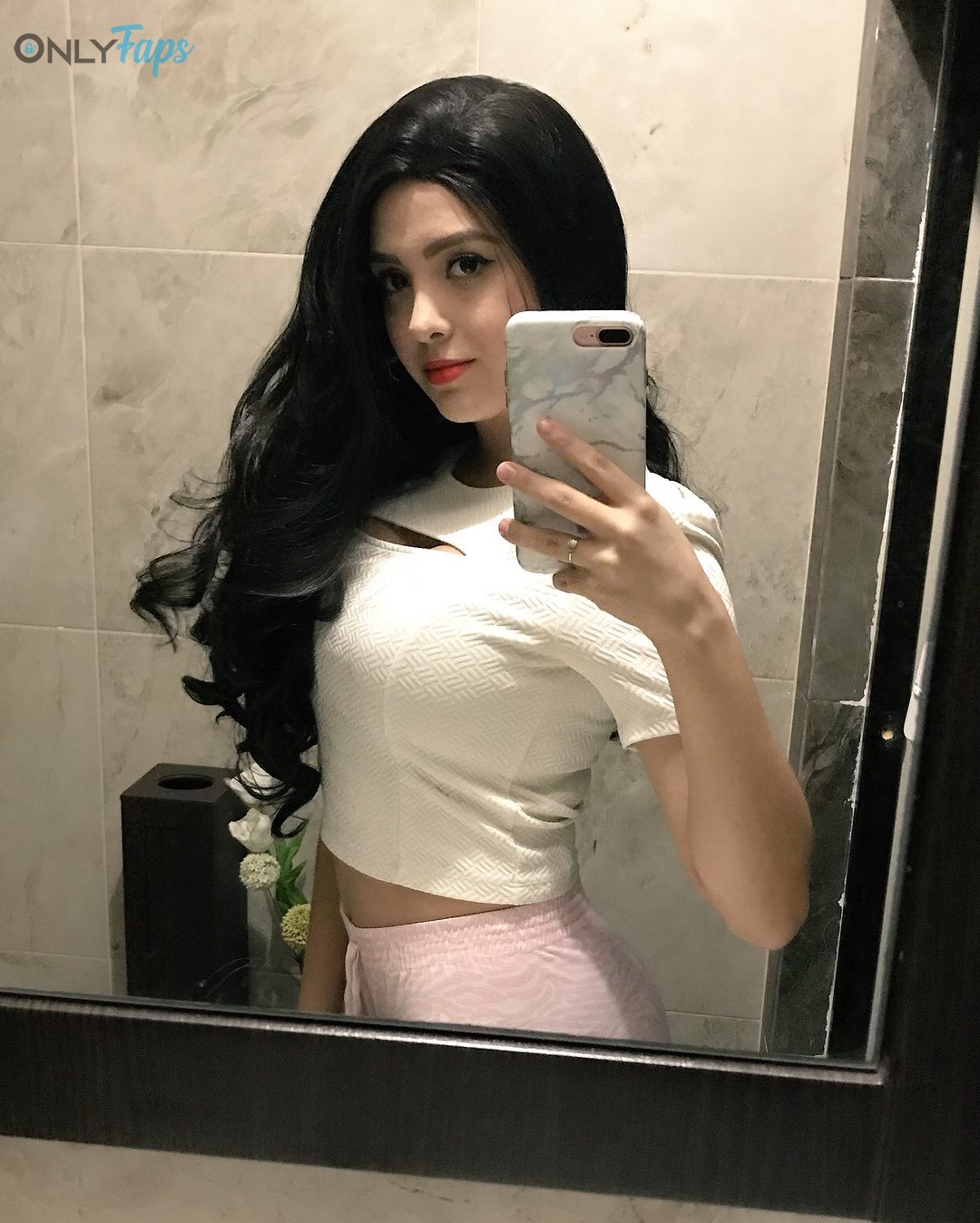 Ari Gameplays - Sexy y Desnuda