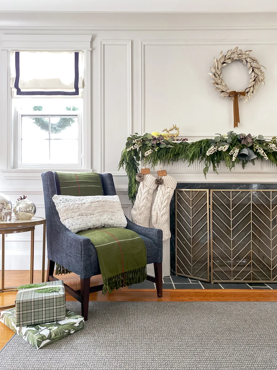 elegant Christmas mantel, elegant Christmas mantle, traditional Christmas mantel decor