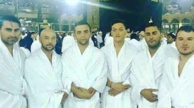 Subhanallah, Isi Libur Kompetisi, Mesut Ozil Tunaikan Umrah