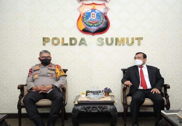 Ephorus HKBP Pdt. Robinson Butarbutar Showan Ke Markas Kepolisian Sumatera Utara